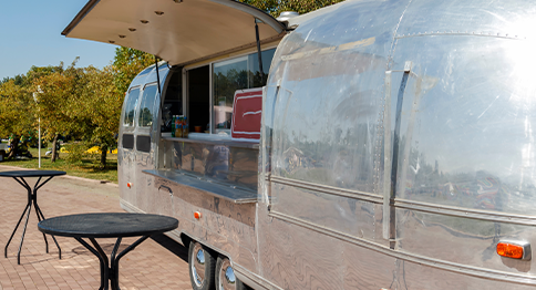 عربات بيع الطعام للأسر المتعففة